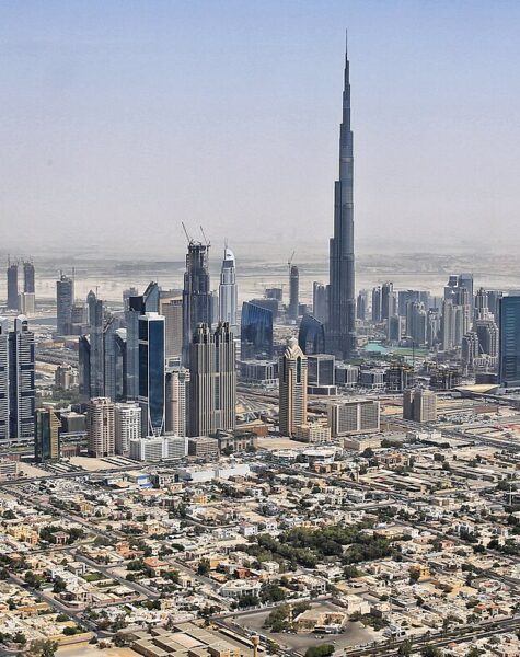 Dubai_Skyline_mit_Burj_Khalifa_(cropped)